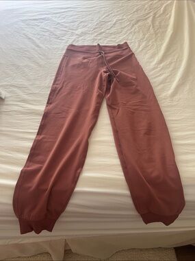 Vuori Women's Rosewood Drawstring Jogger Pants